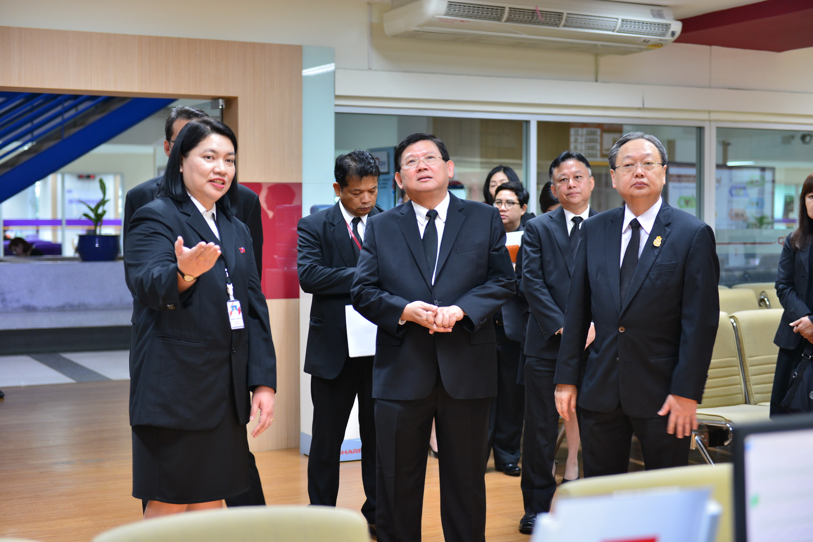 รัฐมนตรีประจำสำนักนายกรัฐมนตรีและคณะ