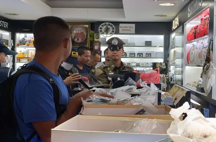 การปราบปรามสินค้าละเมิดทรัพย์สินทางปัญญาศูนย์การค้า