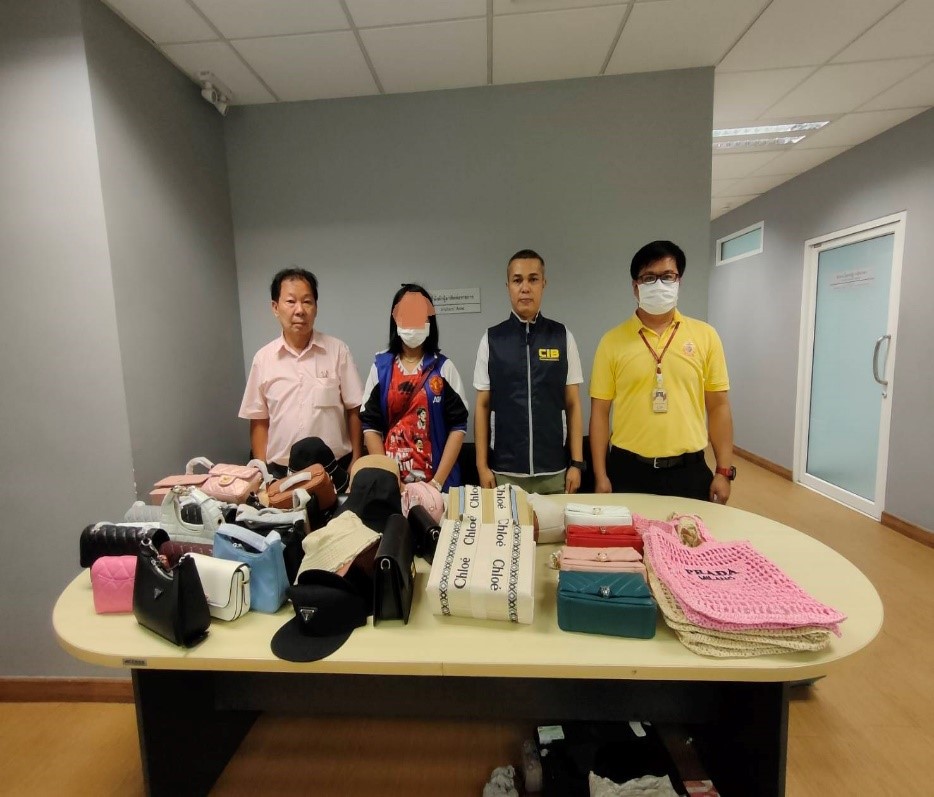 การปราบปรามสินค้าละเมิดทรัพย์สินทางปัญญาศูนย์การค้า