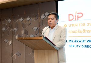 นายอาวุธ วงศ์สวัสดิ์ รองอธิบดีกรมทรัพย์สินทางปัญญา เป็นประธานพิธีเปิดการอบรม หลักสูตรการบริหารจัดการ เครื่องหมายการค้าอย่างมืออาชีพ (Trademark Professional) และมอบประกาศนียบัตรผู้สำเร็จการอบรม เมื่อวันที่ 25-26 เมษายน 2569 ณ โรงแรมแกรนด์ ริชมอนด์ สไตริช ค