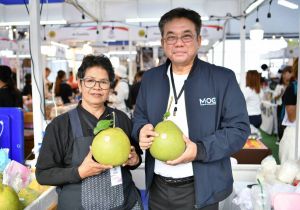 นายวิโรจน์ จงกลวานิชสุข รองอธิบดีกรมทรัพย์สินทางปัญญา นำผู้ประกอบการสินค้าสิ่งบ่งชี้ทางภูมิศาสตร์ (GI)