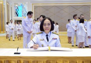 อธิบดีเเละผู้บริหารกรมทรัพย์สินทางปัญญา  เข้าร่วมพิธีลงนามถวายพระพรชัยมงคล  สมเด็จพระนางเจ้าสิริกิติ์ พระบรมราชินีนาถ พระบรมราชชนนีพันปีหลวง