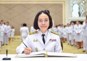 อธิบดีกรมทรัพย์สินทางปัญญา พร้อมคณะผู้บริหารกรมทรัพย์สินทางปัญญา ร่วมพิธีถวายพระพรชัยมงคลและถวายสัตย์ปฏิญาณ เพื่อเป็นข้าราชการที่ดีและพลังของแผ่นดิน