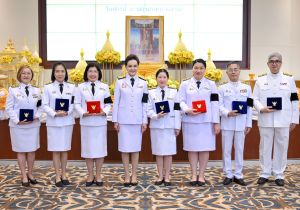 อธิบดี ผู้บริหาร และเจ้าหน้าที่กรมทรัพย์สินทางปัญญาเข้าร่วมรับพระราชทานเครื่องราชอิสริยาภรณ์ชั้นสายสะพาย ประจำปี 2568โดยมีรองนายกรัฐมนตรีและรัฐมนตรีว่าการกระทรวงพาณิชย์(นางศุภจี สุธรรมพันธุ์) เป็นประธาน
