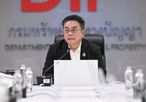 นายวิโรจน์ จงกลวานิชสุข รองอธิบดีกรมทรัพย์สินทางปัญญาประชุมหารือร่วมกับรองผู้ว่าการด้านสินค้าและธุรกิจท่องเที่ยวการท่องเที่ยวแห่งประเทศไทย(นายณัฐ ครุฑสูตร)