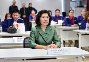 อธิบดีกรมทรัพย์สินทางปัญญา ให้การต้อนรับ อาจารย์ ดร. สุทธิพล ทวีชัยการ คณบดีคณะนิติศาสตร์ปรีดี พนมยงค์  มหาวิทยาลัยธุรกิจบัณฑิตย์ พร้อมด้วยคณะศึกษาดูงานจากโครงการศึกษาอบรมหลักสูตรสุดยอดการบริหารธุรกิจด้วยกฎหมายสำหรับผู้นำองค์กร Super LBA รุ่นที่ 2 