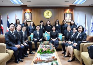 อธิบดีกรมทรัพย์สินทางปัญญา ประชุมหารือร่วมกับ อธิบดีศาลทรัพย์สินทางปัญญาและการค้าระหว่างประเทศกลาง(นายธรรมนูญ พิทยาภรณ์) และคณะ