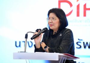 อธิบดีกรมทรัพย์สินทางปัญญา กล่าวต้อนรับ คณะนักเรียนจากโรงเรียนเอกบูรพา วิเทศศึกษา