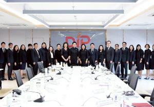 รัฐมนตรีว่าการกระทรวงพาณิชย์ (นางศุภจี สุธรรมพันธุ์)เป็นประธานการประชุมติดตามผลการดำเนินงานกรมทรัพย์สินทางปัญญา พร้อมเยี่ยมชมศูนย์บริการทรัพย์สินทางปัญญาครบวงจร (IP One)