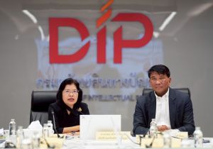 อธิบดีกรมทรัพย์สินทางปัญญา เป็นประธานการประชุมรับฟังความคิดเห็นกับภาคเอกชน เพื่อยกระดับการป้องกันและปราบปรามการทุจริต ร่วมกับอธิการบดีมหาวิทยาลัย หอการค้าไทย (รศ.ดร. ธนวรรธน์ พลวิชัย) นำเสนอผลการสำรวจความคิดเห็นของภาคเอกชน เกี่ยวกับความโปร่งใสในการปฏิบัต