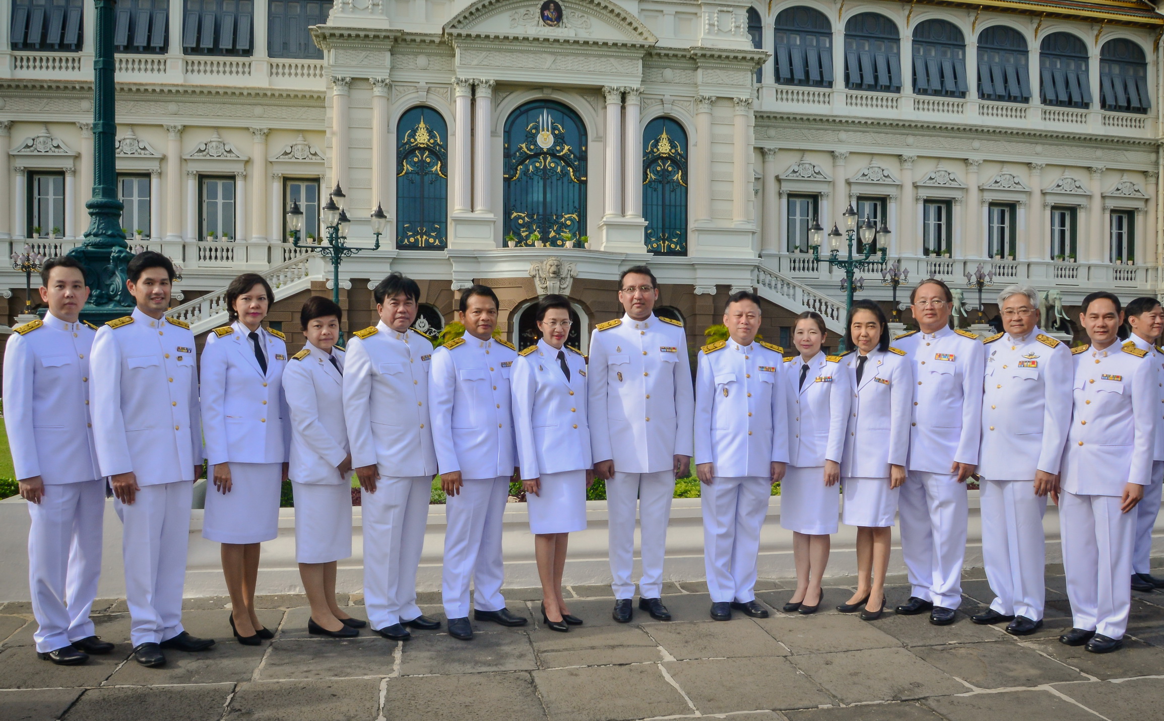 พิธีทำบุญตักบาตร และลงนามถวายพระพรสมเด็จพระนางเจ้าสิริกิติ์ พระบรมราชินีนาถ