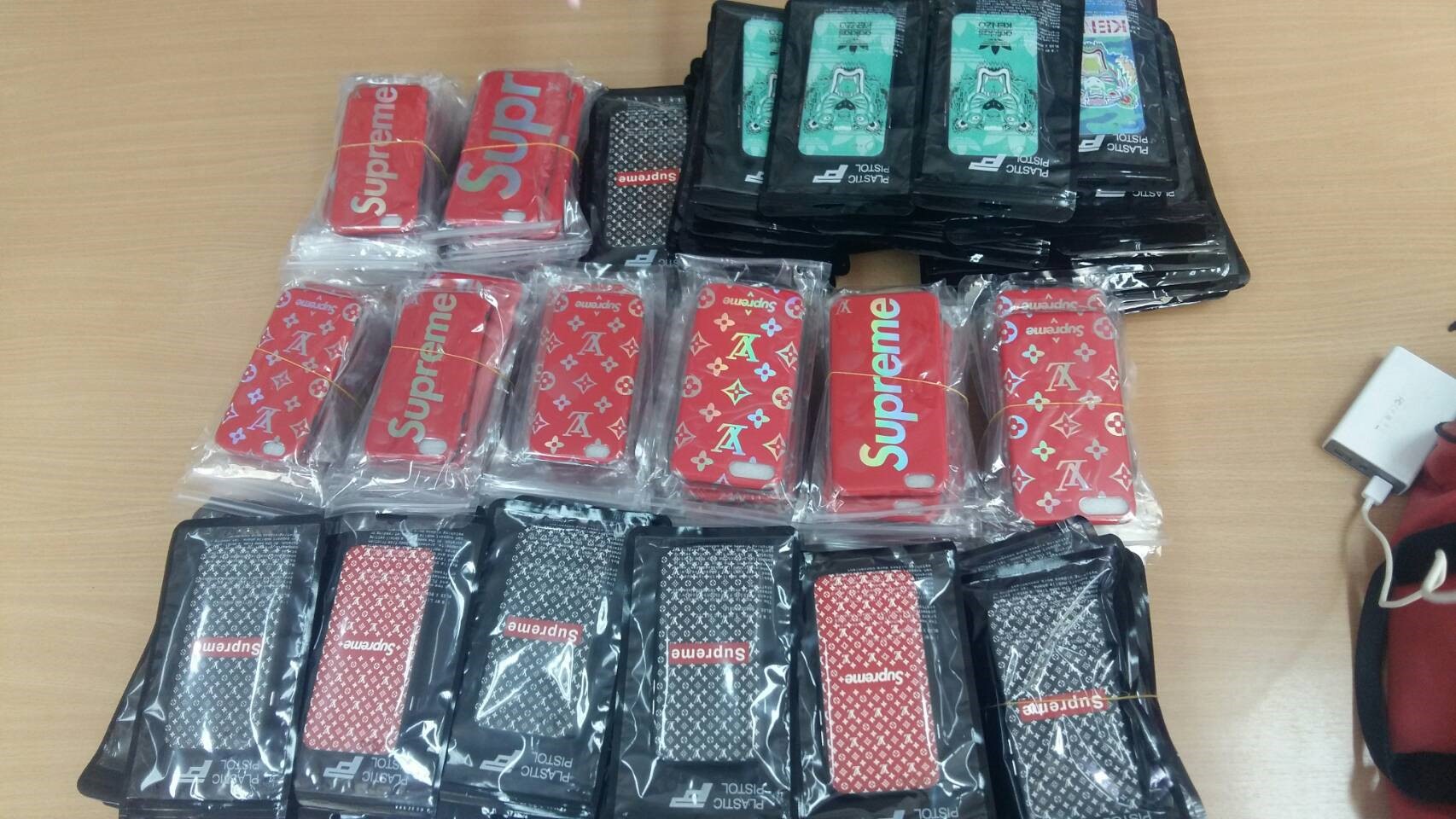 OPERATIONS ON 19TH SEPTEMBER 2017  433 Counterfeit Goods Seized in Bangkok Metropolitan Area