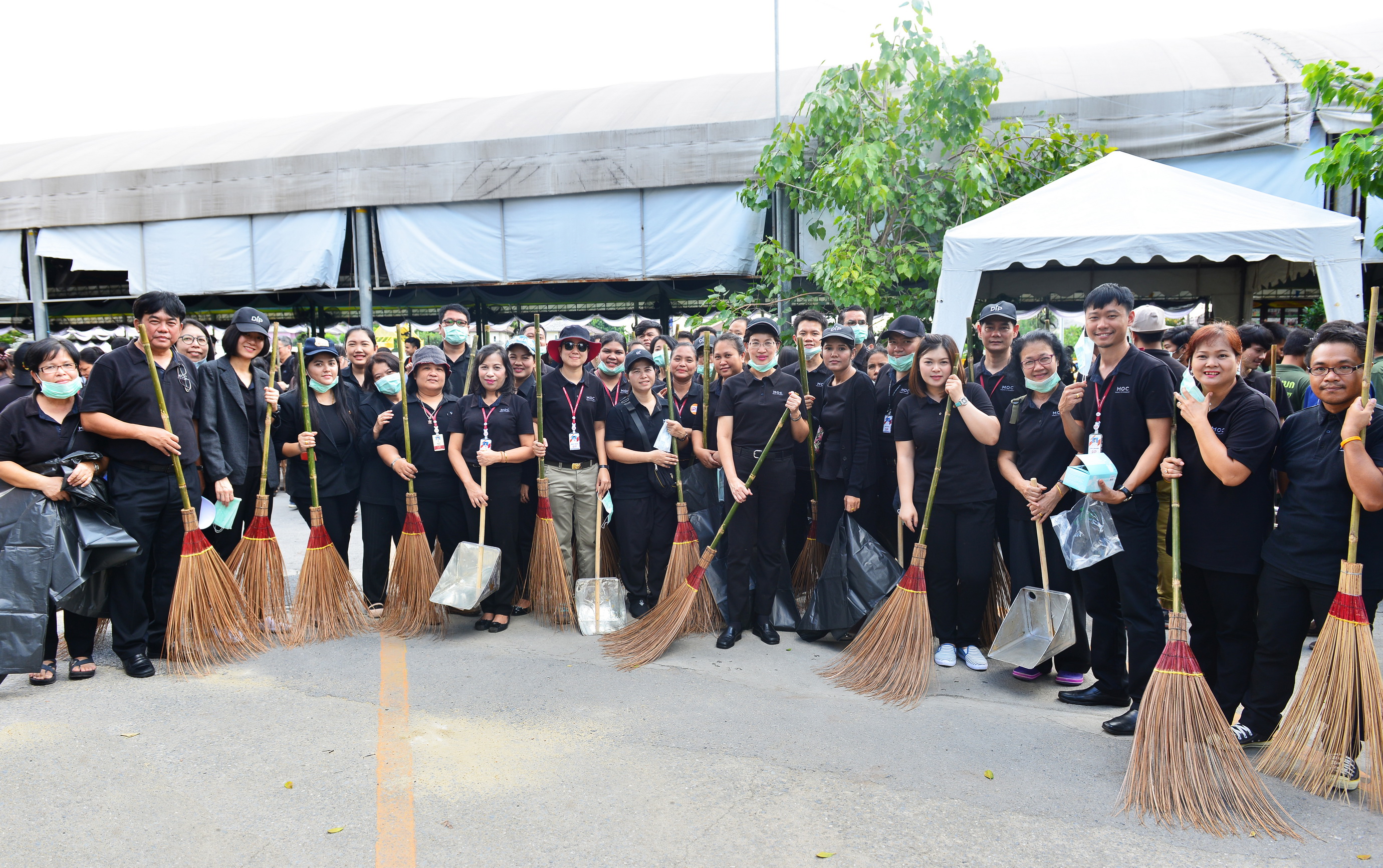 กิจกรรมจิตอาสาเฉพาะกิจบำเพ็ญประโยชน์ ในการเตรียมงานพระราชพิธีถวายพระเพลิง พระบรมศพพระบาทสมเด็จพระปรมินทรมหาภูมิพลอดุลยเดช บรมนาถบพิตร