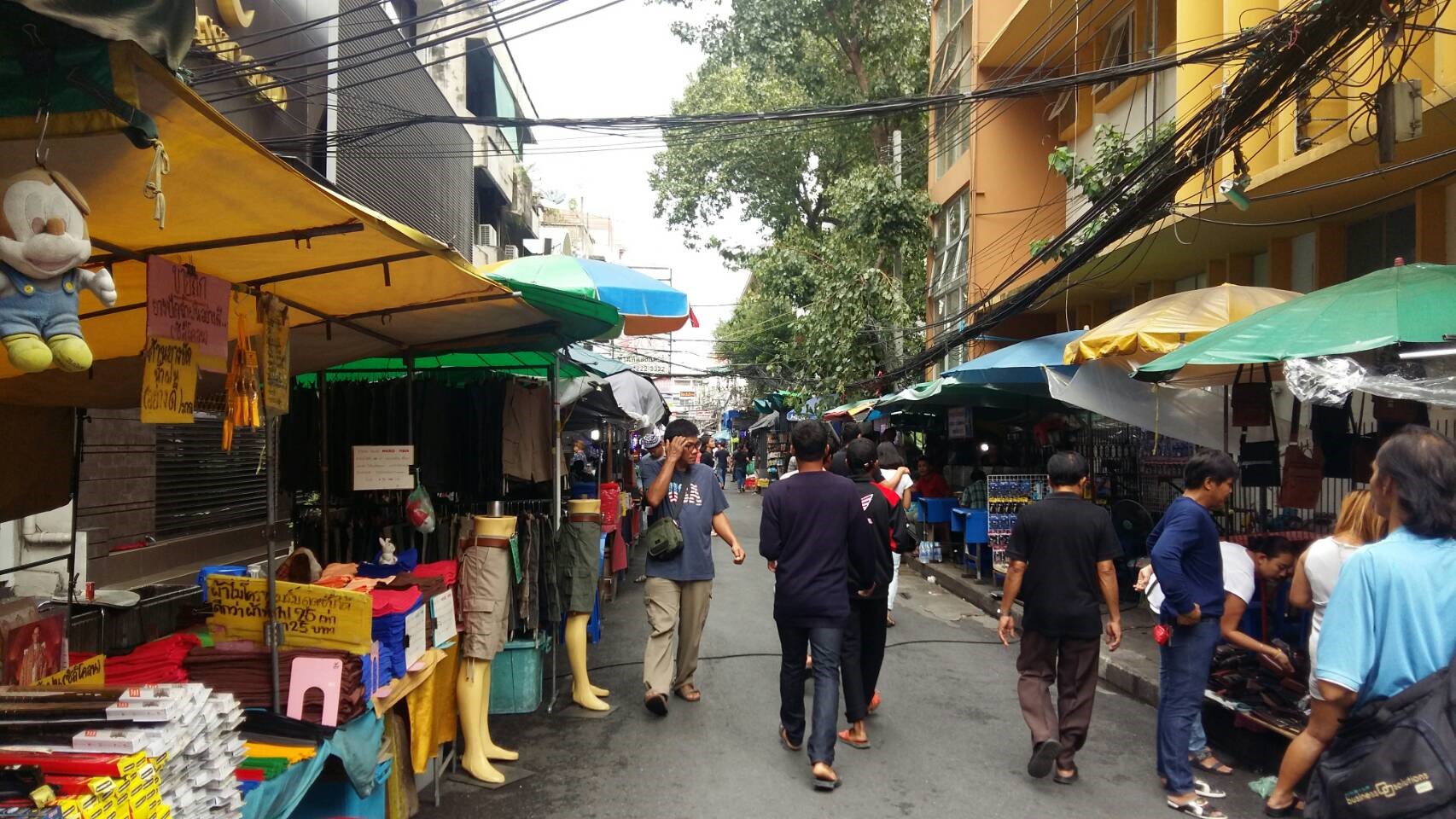 กรมทรัพย์สินทางปัญญา ลงพื้นที่ตรวจสอบสินค้าละเมิด ย่านการค้าบ้านหม้อ-ดิโอลด์สยามพลาซ่า